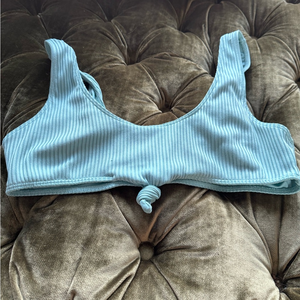 FOREVER 21 Aqua Bathing Suit Top size Medium